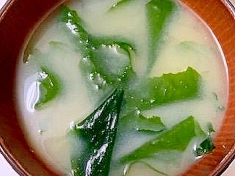 氷魚（コマイ）の出汁で　味噌汁